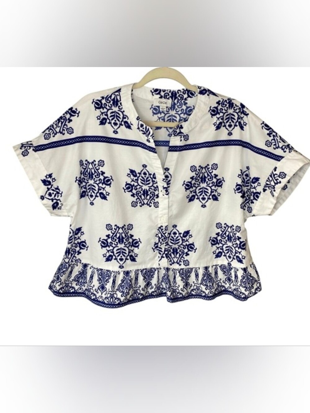 CeCe NWOT Women Blue &White Damask Floral Cotton Ruffle Hem Blouse Large